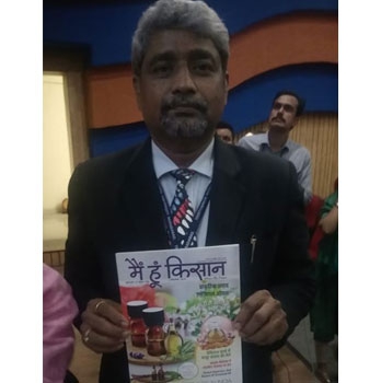 Mai Hu Kisan copy gifted to Delegates from SKIT, University 